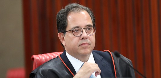 Leia mais sobre o artigo Plenário do TSE mantém prefeito de Paranaguá (PR) no cargo
