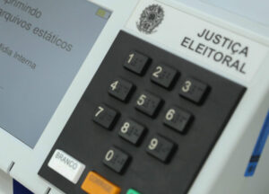 Leia mais sobre o artigo PF inspeciona código-fonte das urnas eletrônicas
